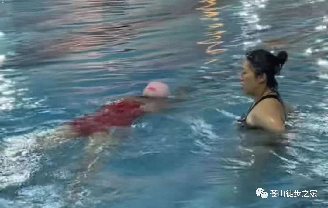 紅紅の水泳教室